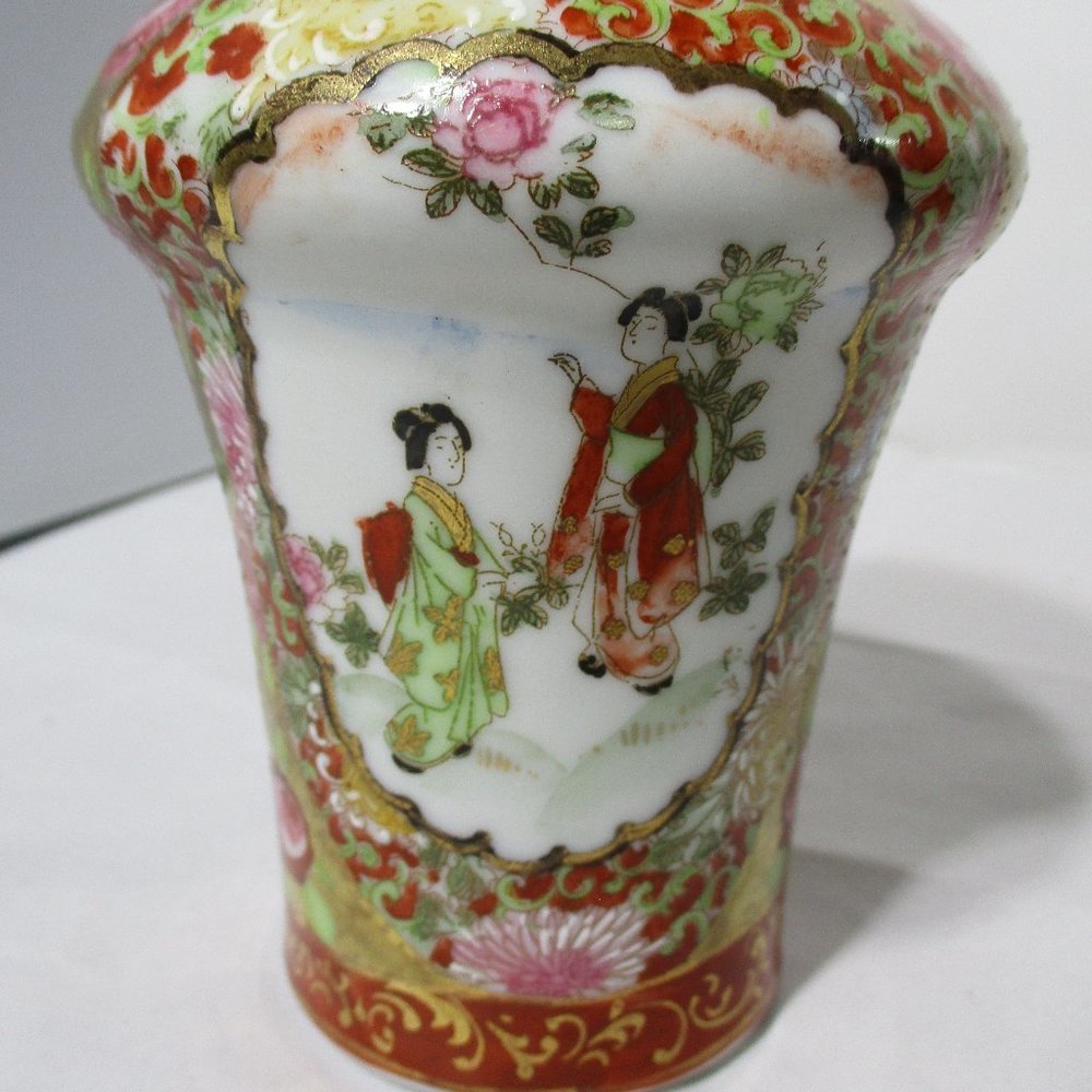 Stunning  Vintage Asian Japan Japanese Chinese Geisha Porcelain Floral Vase